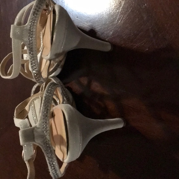 Beige/Silver Rhinestone Sandals!!! - Picture 4 of 6